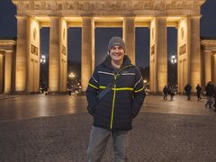 Sunt un barbat de 48 de ani, din Bucuresti, divortat, singur